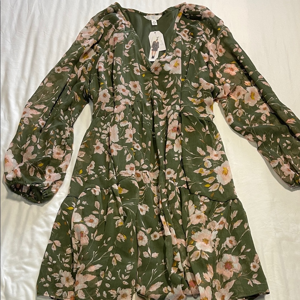 Time and Tru Olive Floral V-Neck dress